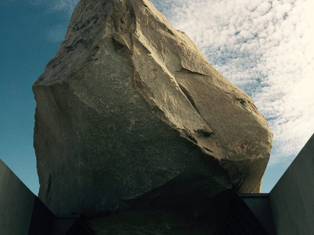 "Levitated Mass", Los Angeles Contemporary Museum of Art Image (Birute Ranes)