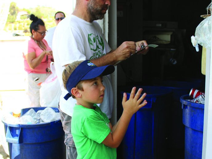 Hickman and his dad collects money from a heavy recycling load. (Taya Buehler-Reagan)